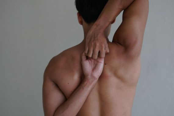 Cách tự kiểm tra sức khỏe xương khớp tại nhà